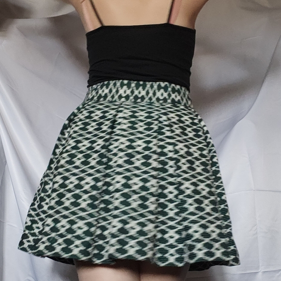 Banana republic patterned green pleated skirt size 0 - Picture 5 of 7